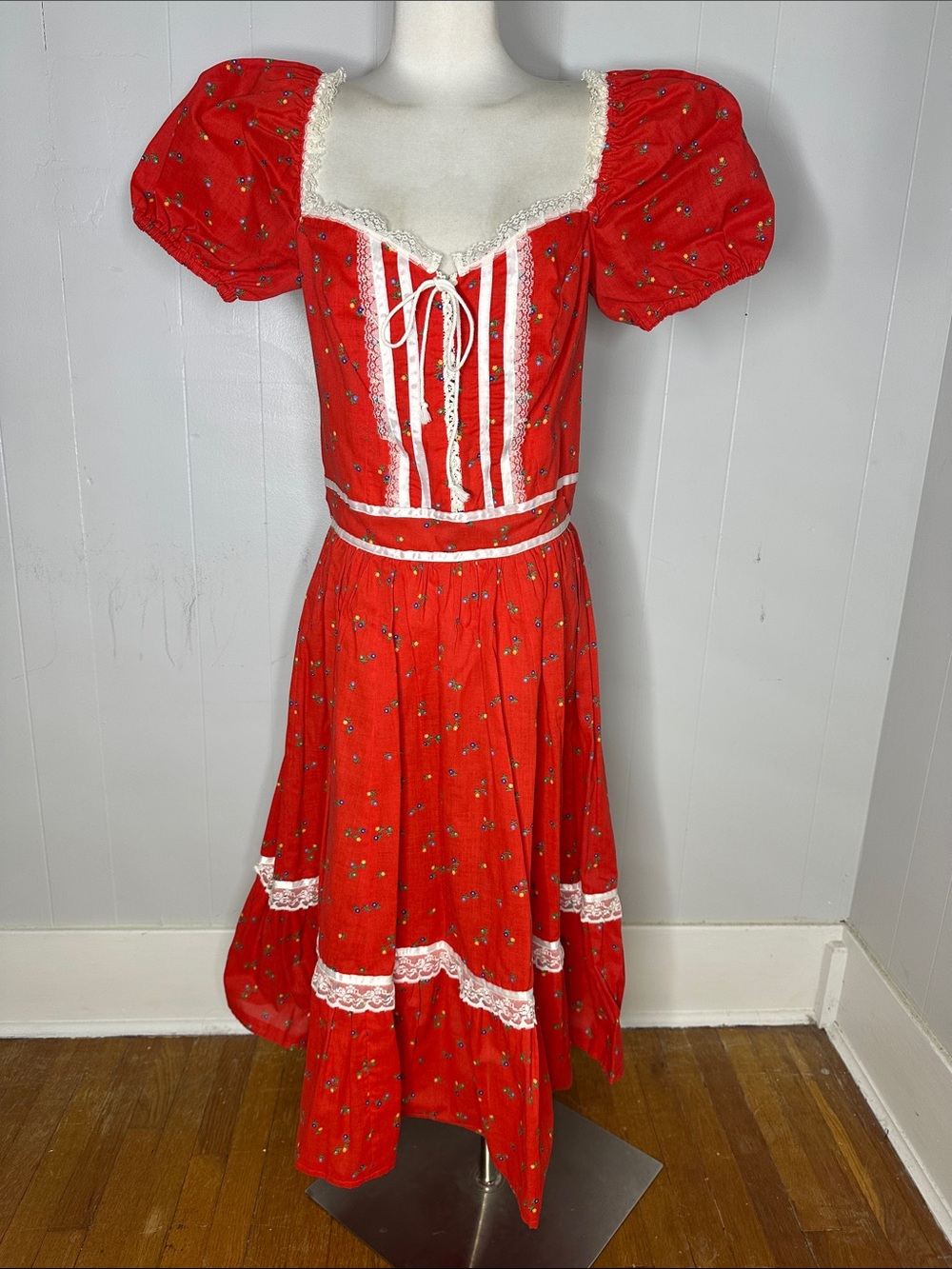 Vintage 70s Ditzy Floral Milkmaid Prairie Dress